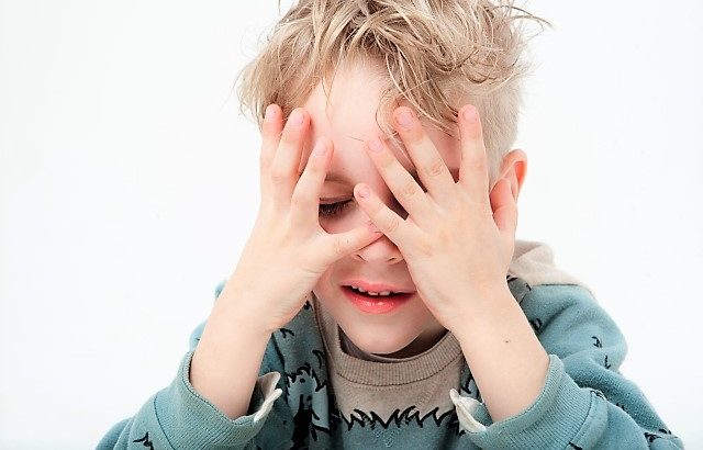 どこまで手助けする？男の子の「忘れ物」をなくすには