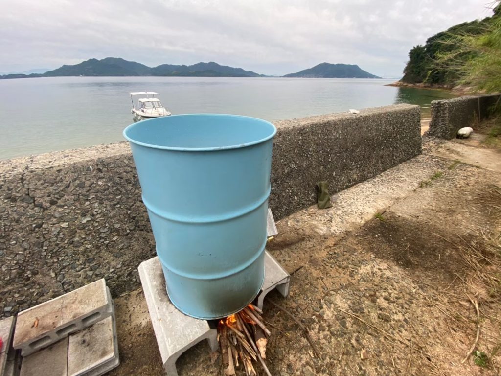 中学ドラム缶風呂 無人島レポート-2021初夏-】ドラム缶風呂③ | 花まるBLOG～花まるグループ公式ブログ～